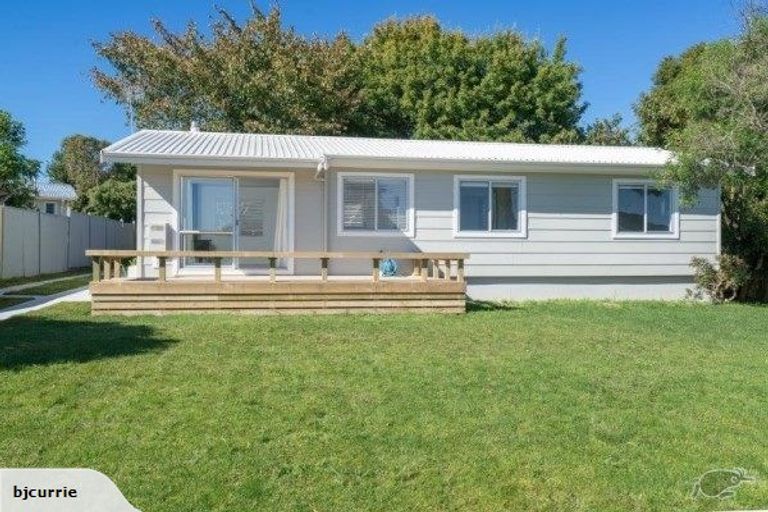Photo of property in 2 Avon Close, Richmond Heights, Taupo, 3330