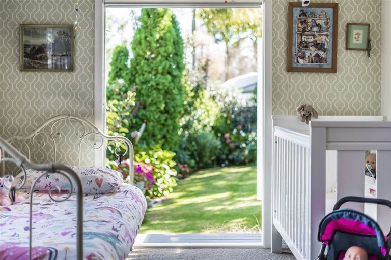 Photo of property in 52 Woodlands Crescent, Browns Bay, Auckland, 0630