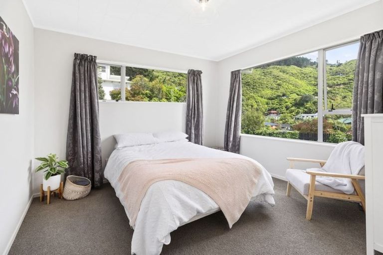 Photo of property in 19 Westhaven Drive, Tawa, Wellington, 5028