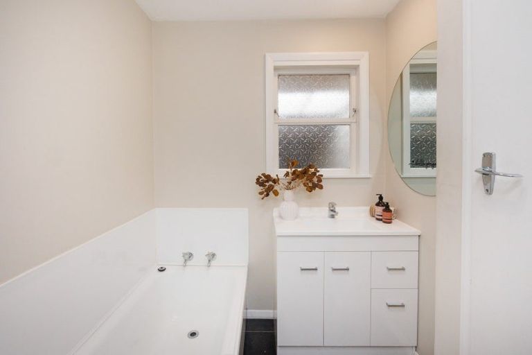 Photo of property in 5 Sutherland Crescent, Westbrook, Palmerston North, 4412