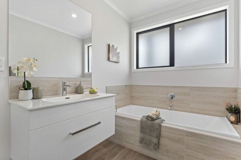 Photo of property in 1 Orawahi Road, Glenbrook, 2681