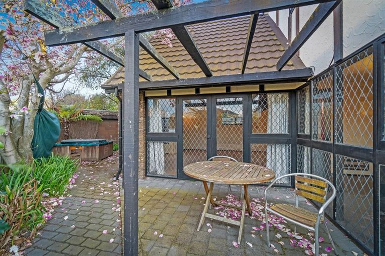 Photo of property in 2/4 Gleneagles Terrace, Ilam, Christchurch, 8053