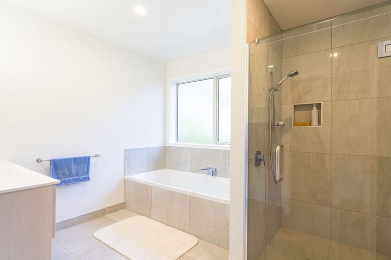 Photo of property in 28 Barry Curtis Place, Levin, 5510