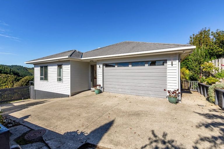 Photo of property in 21 Mcewen Crescent, Riverstone Terraces, Upper Hutt, 5018