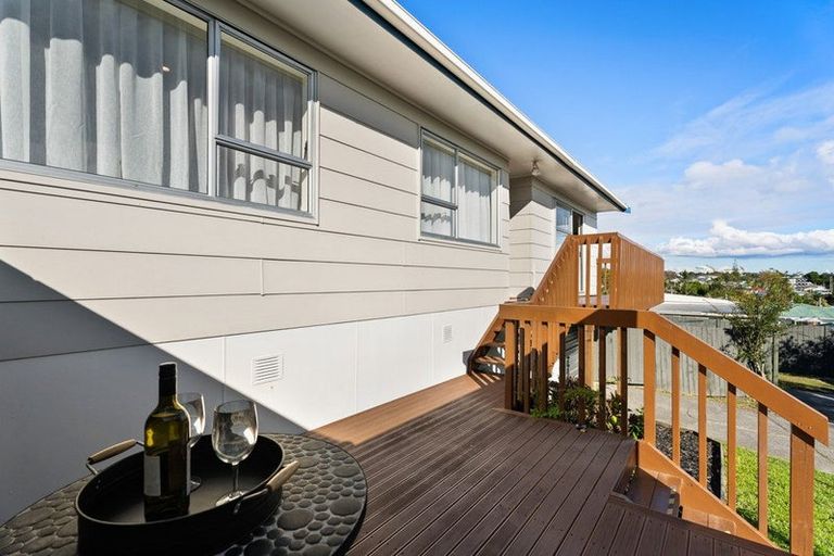 Photo of property in 2/4 Clare Place, Glenfield, Auckland, 0629