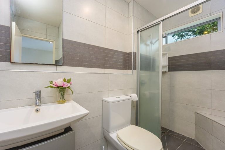 Photo of property in 21a Lyons Avenue, Murrays Bay, Auckland, 0630