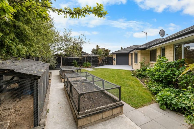 Photo of property in 100 Mcmahon Drive, Aidanfield, Christchurch, 8025