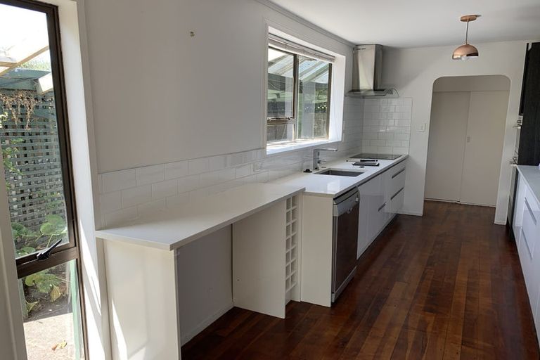 Photo of property in 2/15 Fairfax Avenue, Northcote, Auckland, 0627