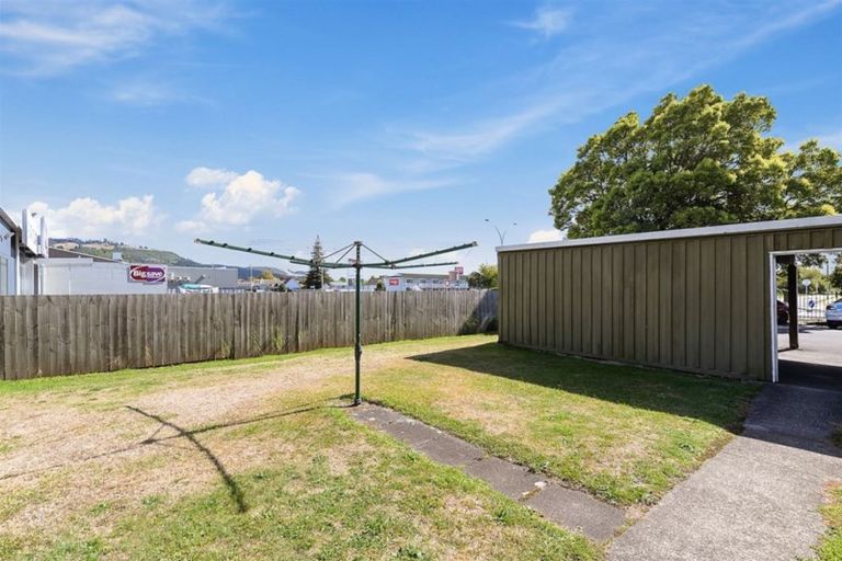 Photo of property in 100 Lake Road, Koutu, Rotorua, 3010