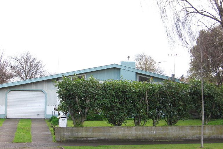 Photo of property in 14 Mokau Place, Terrace End, Palmerston North, 4410