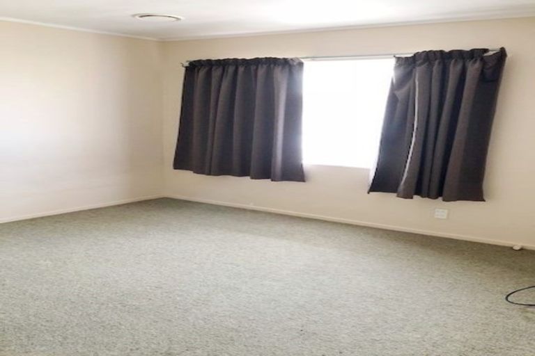 Photo of property in 174 Bruce Mclaren Road, Henderson, Auckland, 0612