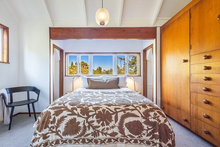 Photo of property in 27 Rosecamp Road, Beach Haven, Auckland, 0626