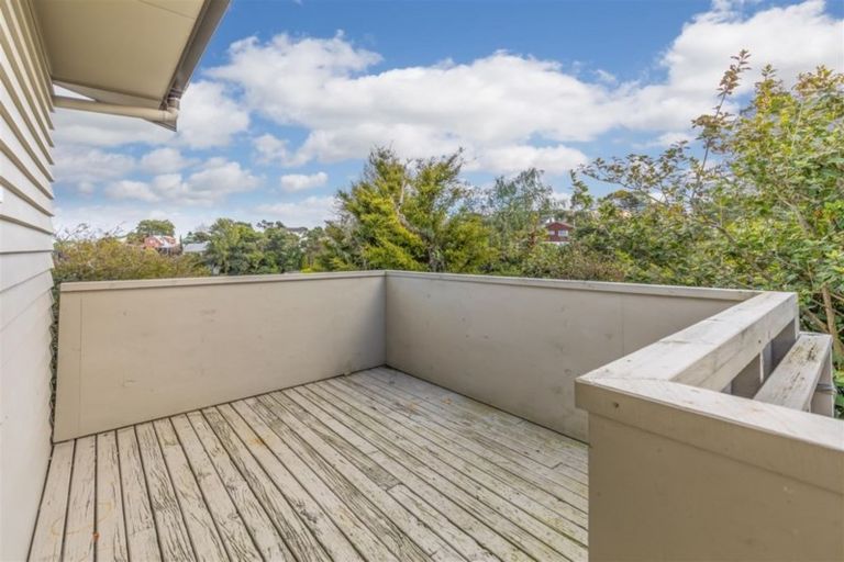 Photo of property in 594 Glenfield Road, Bayview, Auckland, 0629