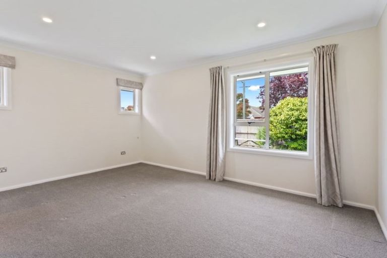 Photo of property in 11 Shaftesbury Street, Avonhead, Christchurch, 8042