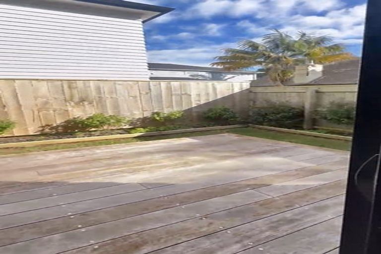 Photo of property in 6b Jern Place, Eastern Beach, Auckland, 2012