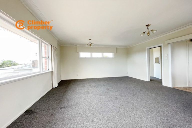 Photo of property in 2 Crystal Avenue, Glendene, Auckland, 0602