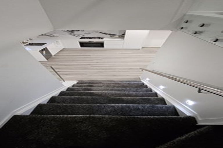 Photo of property in 6/100 Seymour Road, Sunnyvale, Auckland, 0612