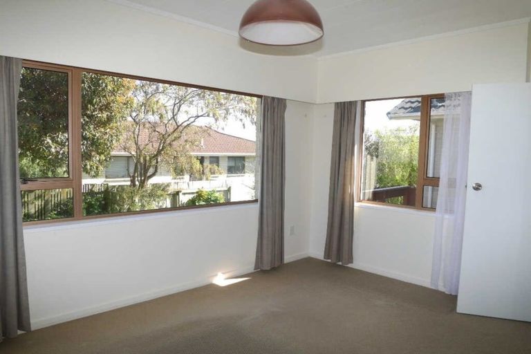 Photo of property in 16 Island View Terrace, Waikanae Beach, Waikanae, 5036