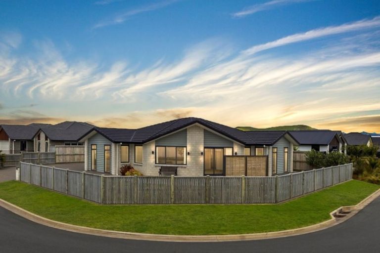 Photo of property in 9 Hiria Crescent, Papamoa Beach, Papamoa, 3118