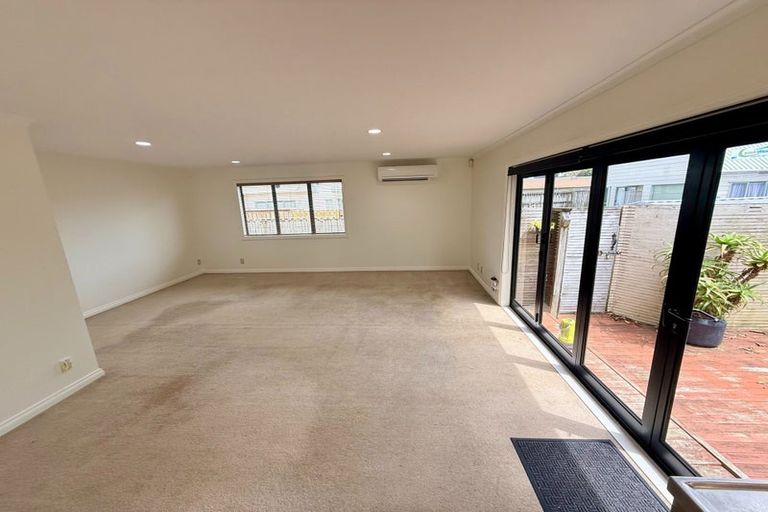 Photo of property in 1/37 Mcleod Road, Weymouth, Auckland, 2103
