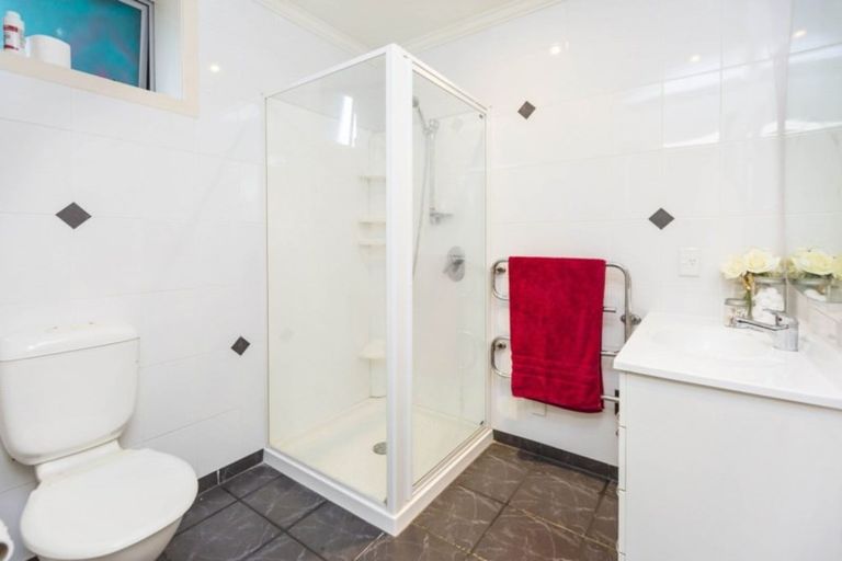 Photo of property in 4 Vista Crescent, Maoribank, Upper Hutt, 5018