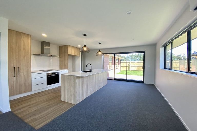 Photo of property in 28 Dallimore Drive, Belfast, Christchurch, 8051