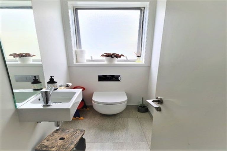 Photo of property in 1/14 Rothesay Bay Road, Rothesay Bay, Auckland, 0630