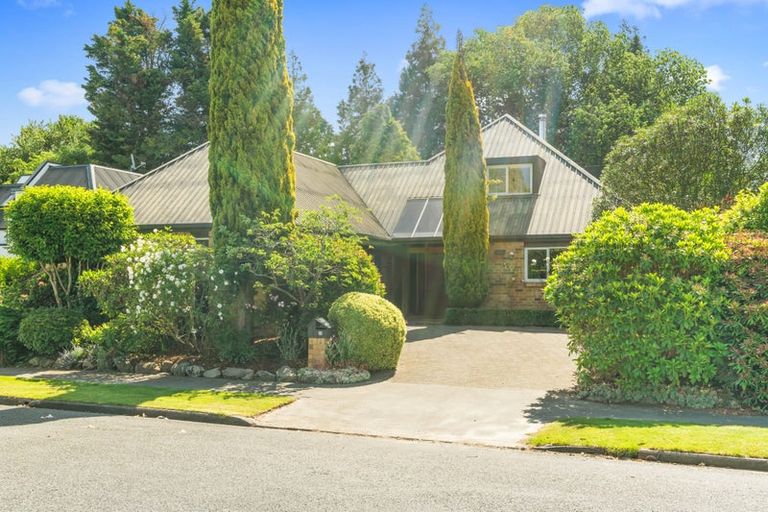 Photo of property in 31 Glenharrow Avenue, Avonhead, Christchurch, 8042