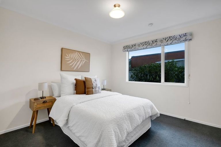 Photo of property in 6 Saint Andrews Parkway, Waiwhakaiho, New Plymouth, 4312