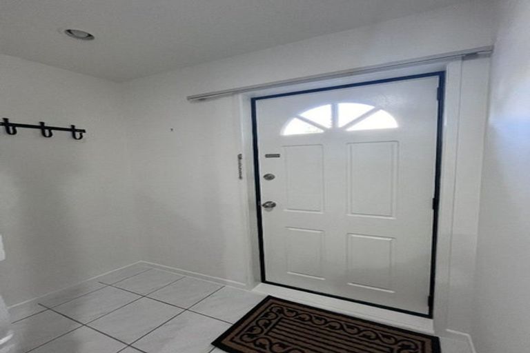 Photo of property in 2/1 Briar Way, New Lynn, Auckland, 0600