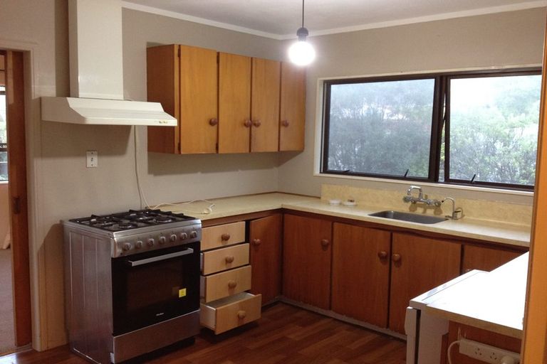 Photo of property in 2/34 Topliss Drive, Northcross, Auckland, 0632