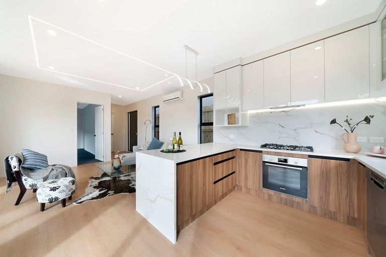 Photo of property in 53 Meadowood Drive, Unsworth Heights, Auckland, 0632