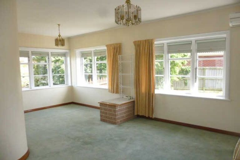 Photo of property in 2 Kawaka Street, Riccarton, Christchurch, 8041