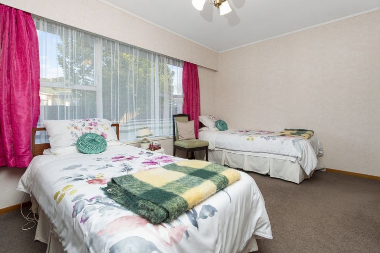 Photo of property in 12 Banbury Place, Mangere Bridge, Auckland, 2022