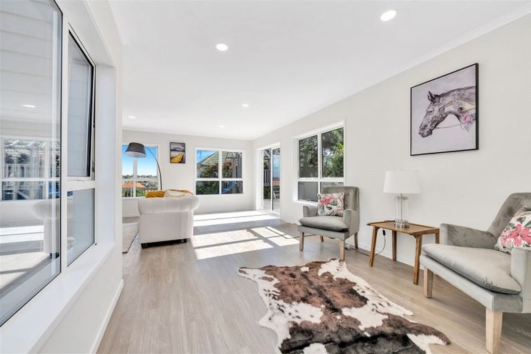 Photo of property in 21a Haven Crest, Somerville, Auckland, 2014