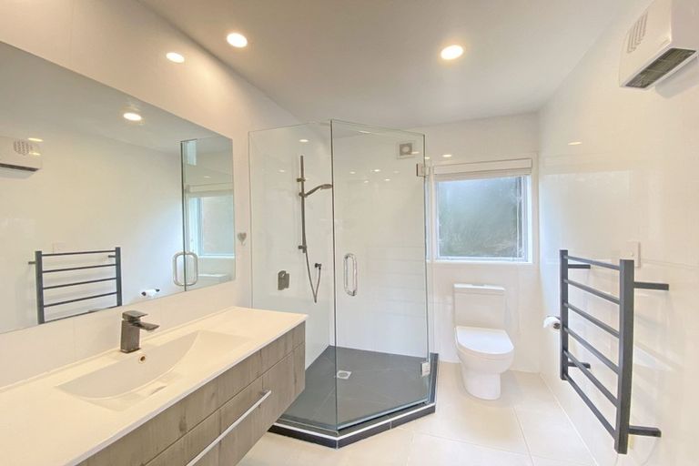 Photo of property in 1/7 Musick Point Road, Bucklands Beach, Auckland, 2012