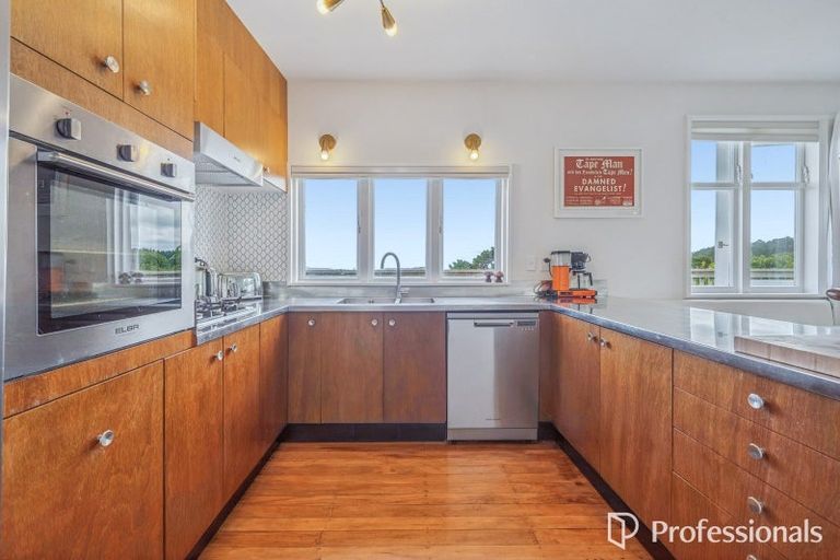 Photo of property in 7 Titiro Moana Road, Korokoro, Lower Hutt, 5012