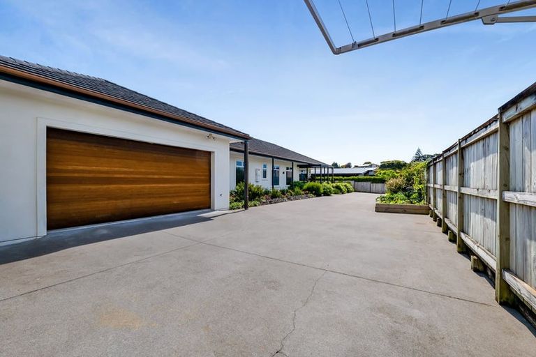 Photo of property in 18 Te Arakete Place, Hurworth, New Plymouth, 4310