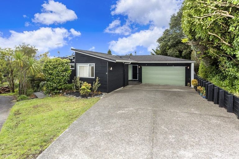 Photo of property in 19 Valerie Crescent, Okura, Albany, 0792