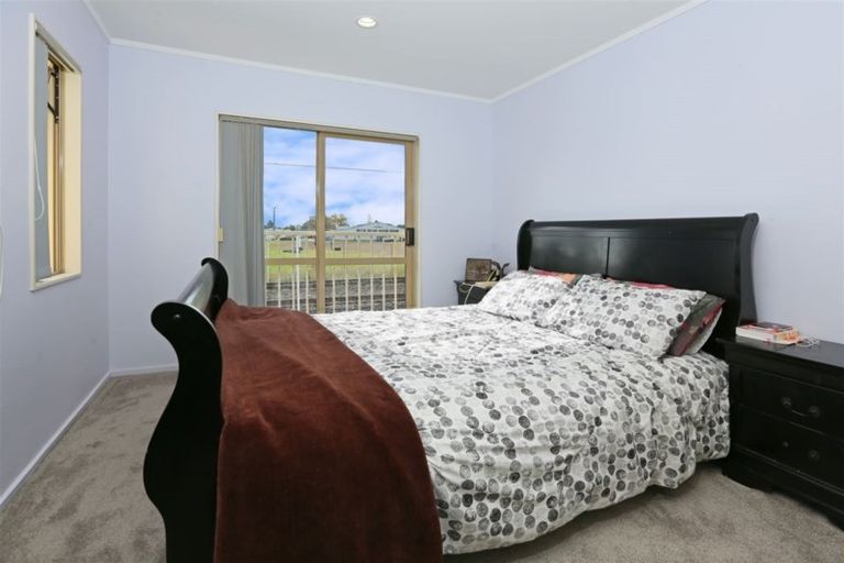 Photo of property in 11 Lockington Avenue, Henderson, Auckland, 0612