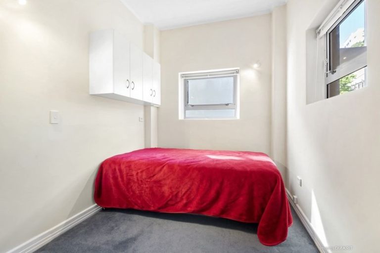 Photo of property in Anscombe Apartments, 212 Oriental Parade, Oriental Bay, Wellington, 6011