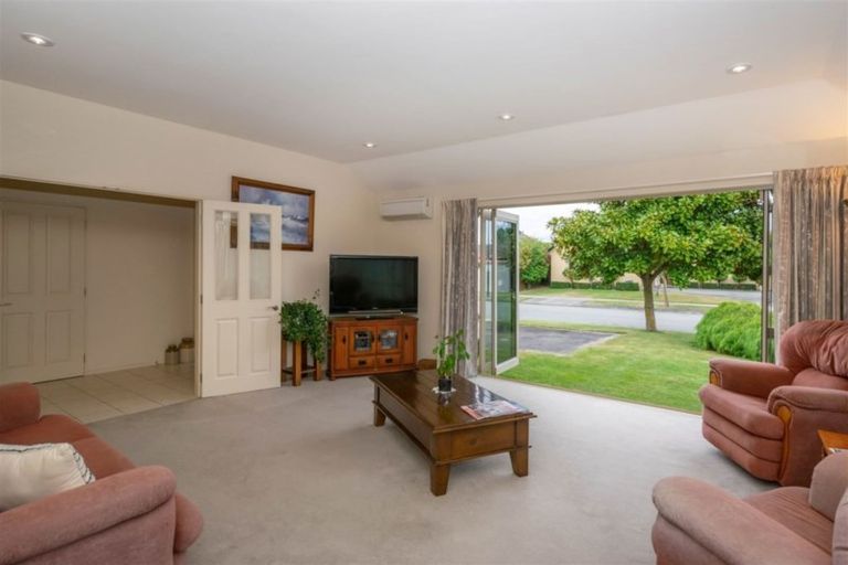 Photo of property in 32 Magnolia Drive, Springlands, Blenheim, 7201