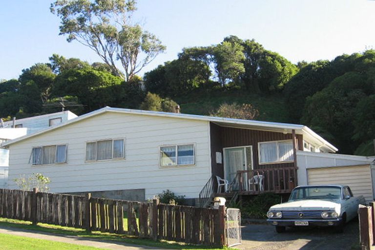 Photo of property in 11 Harold Grove, Stokes Valley, Lower Hutt, 5019