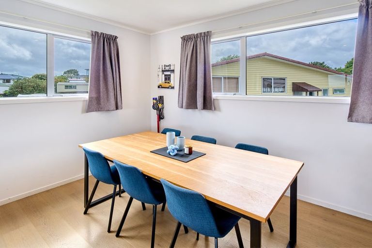 Photo of property in 109a Gloaming Hill, Titahi Bay, Porirua, 5022