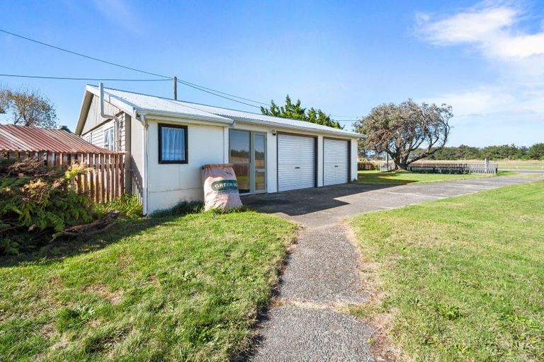 Photo of property in 27 Bond Street, Foxton Beach, Foxton, 4815