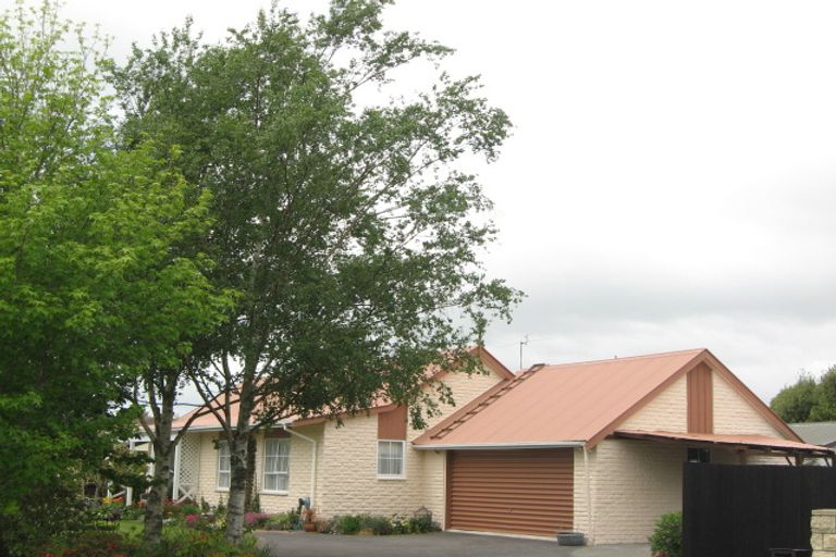 Photo of property in 10 Kruse Place, Redwood, Christchurch, 8051