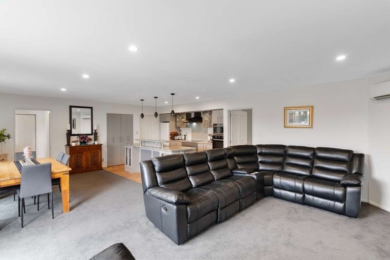 Photo of property in 12 Cunneen Place, Aidanfield, Christchurch, 8025