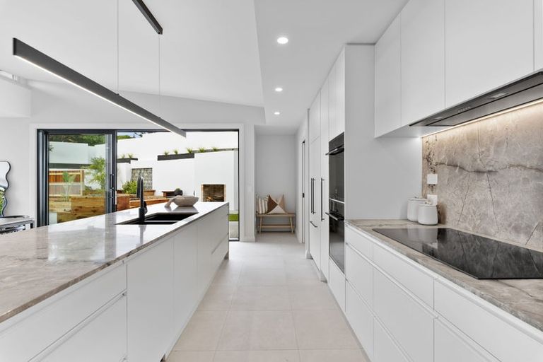 Photo of property in 66 Hackthorne Road, Cashmere, Christchurch, 8022