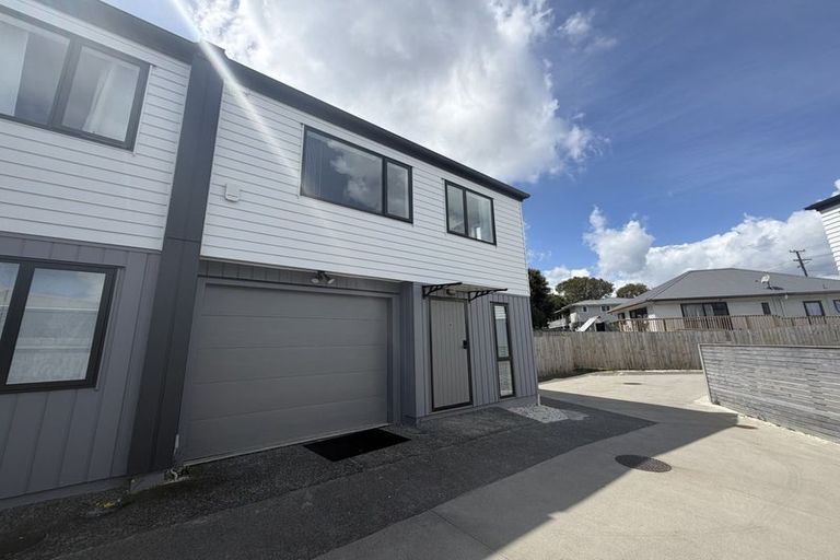 Photo of property in 8 Whangamaru Way, Papakura, 2110