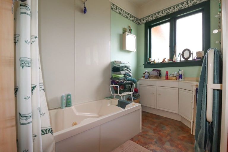 Photo of property in 3 Victoria Avenue, Dannevirke, 4930